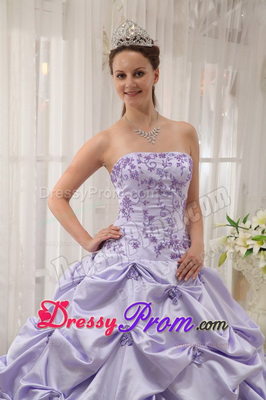 Lilac Ball Gown Strapless Pick-ups Quinceanera Dress with Appliques