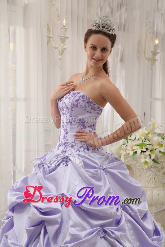 Lilac Ball Gown Strapless Pick-ups Quinceanera Dress with Appliques