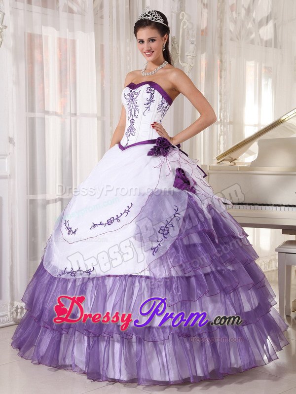 Sweetheart White and Purple Dresses For a Quince with Embroidery