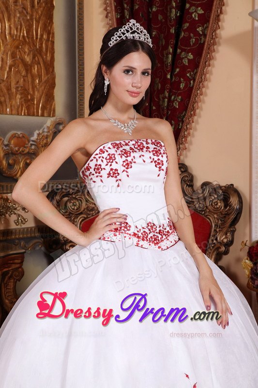 White Ball Gown Strapless Embroidery Dresses For 15 in Halifax
