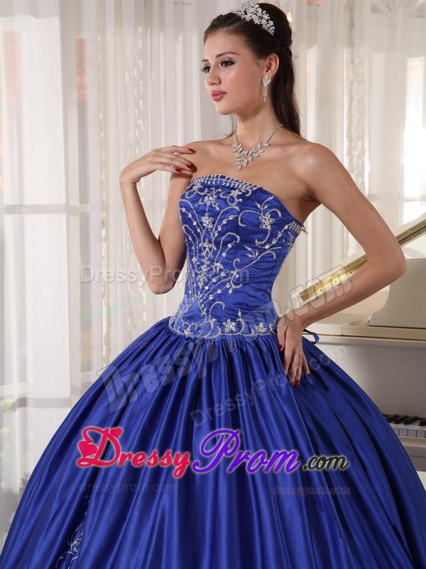 Strapless Pleated Dresses for Quinceanera with Embroidery in Royal Blue