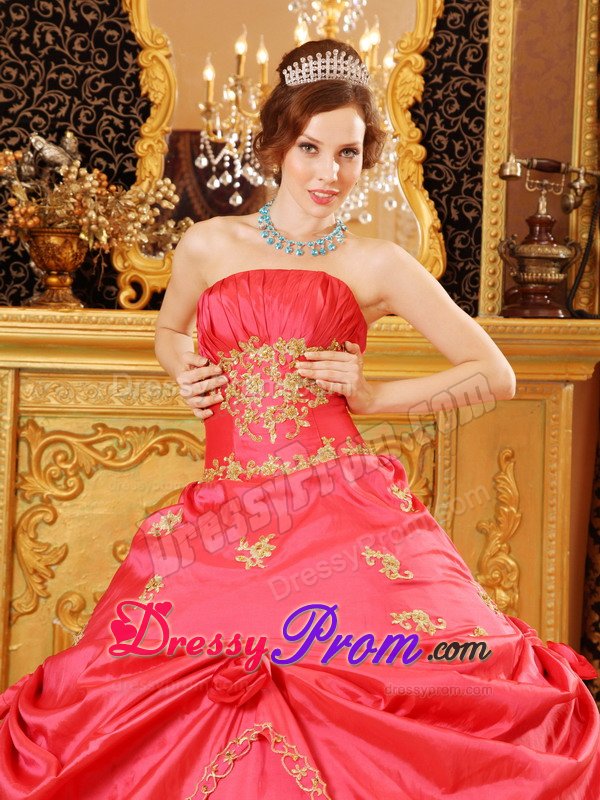 Ruched Strapless Beading and Appliques Red Taffeta Quinceanera Dress