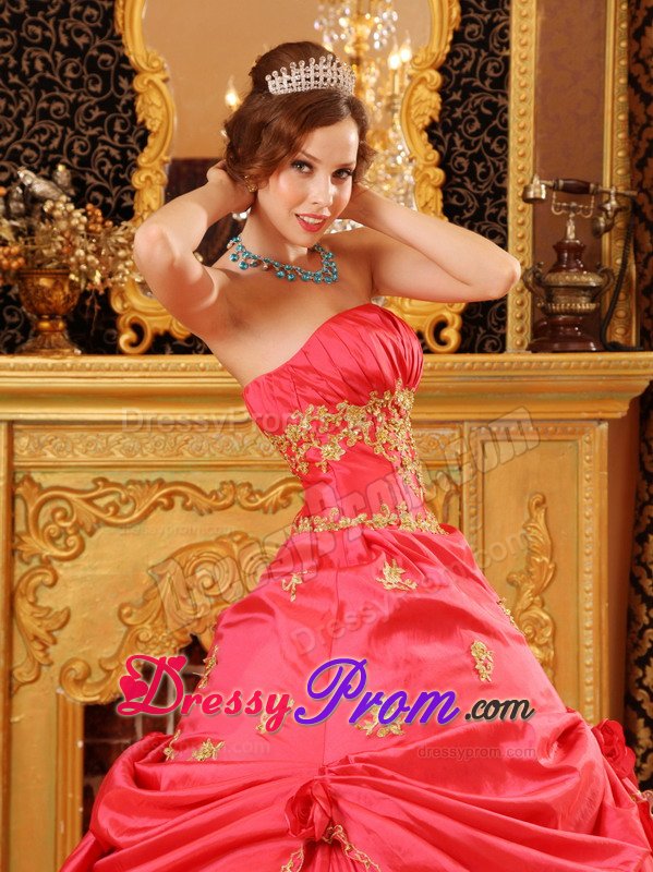 Ruched Strapless Beading and Appliques Red Taffeta Quinceanera Dress