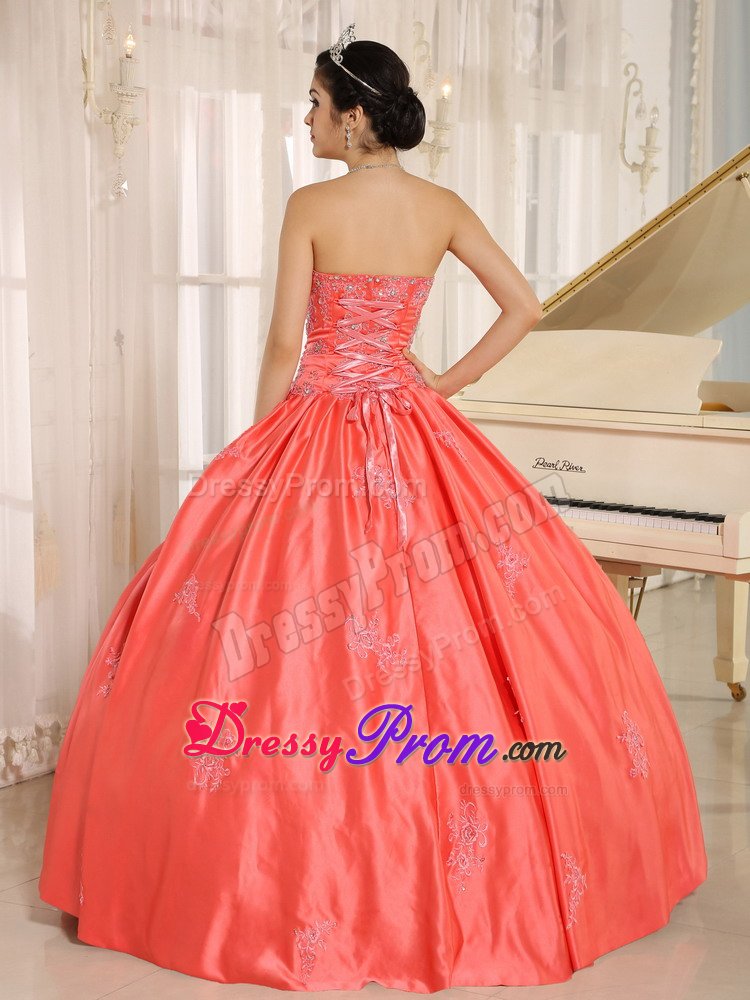 Upscale Ball Gown Watermelon Embroidery Sweet 16 Dresses