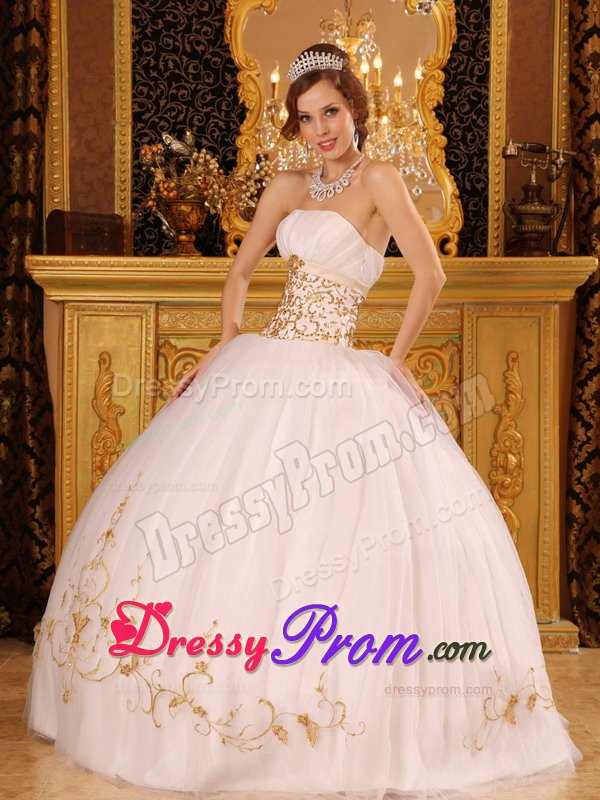 White Ball Gown Dresses for 15 Strapless with Appliques Lace up Back