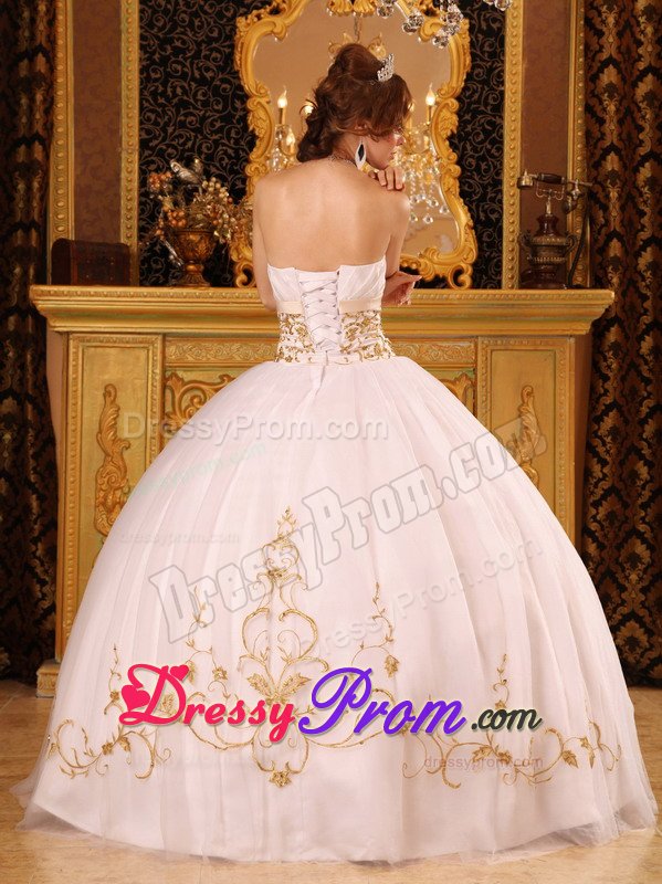 White Ball Gown Dresses for 15 Strapless with Appliques Lace up Back