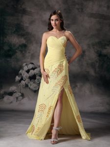 Ruches and High Slit Accent Yellow Prom Gown Dress with Beading