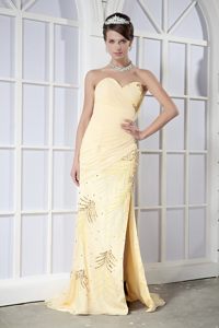 Light Yellow Sweetheart Prom Maxi Dress with High Slit and Beading